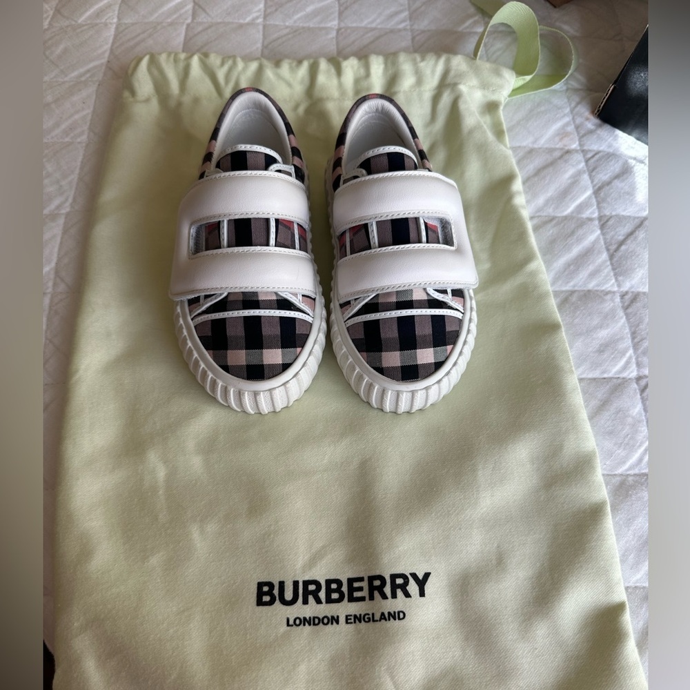 Burberry toddler shoes